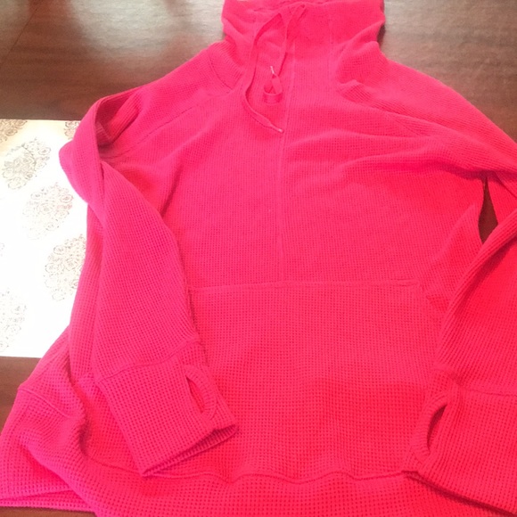 Under Armour ladies sweatshirt size Med . Used but like new - Picture 4 of 6